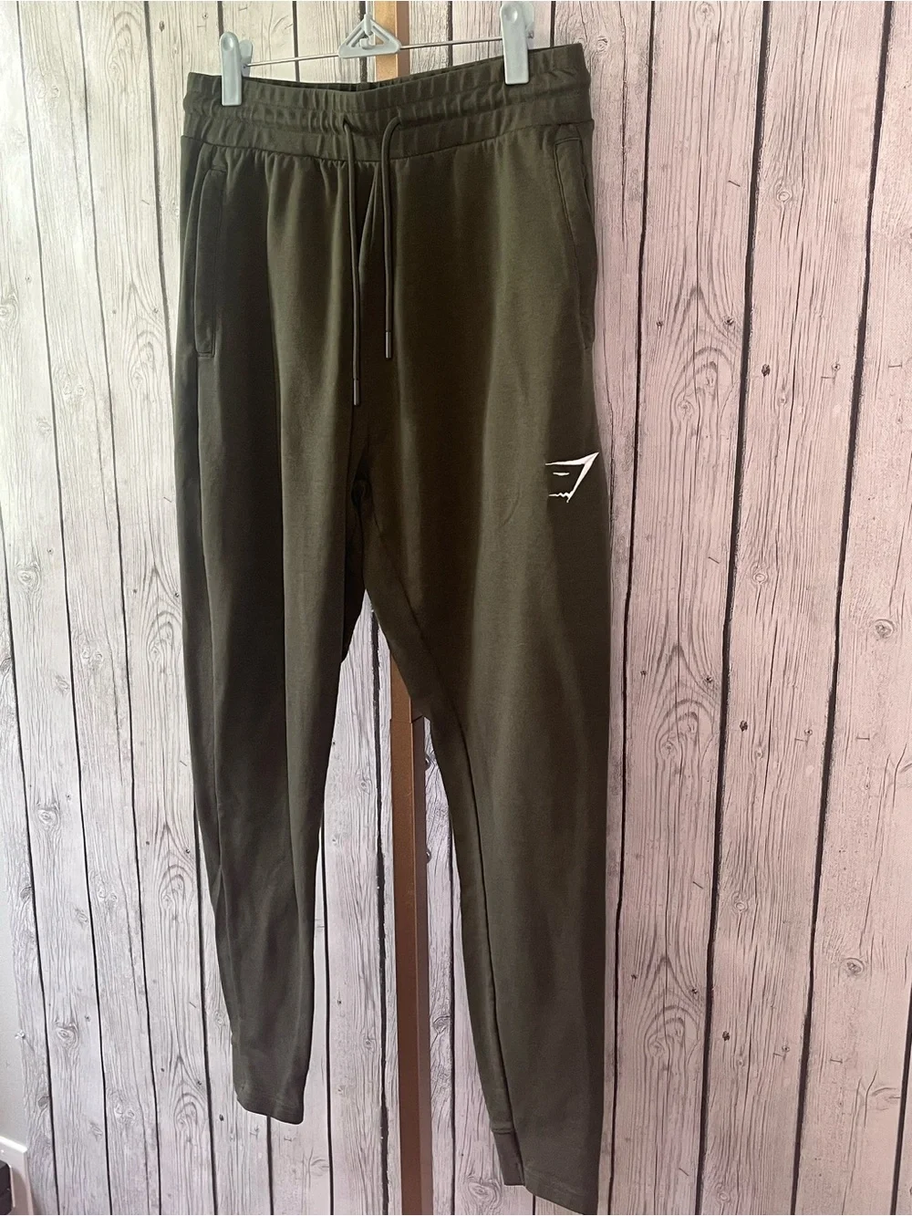 Gymshark men’s critical zip pocket military green tapered ankle pull on pants M